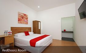 Reddoorz Plus Near Plaza Indonesia